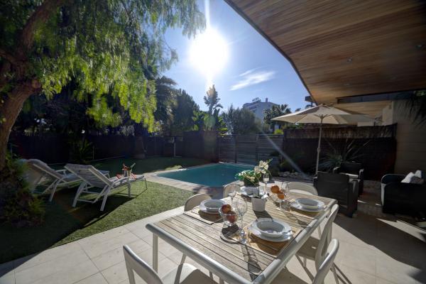 #5183 - Villa Tarantino | Holiday Rentals | Hello Homes Sitges