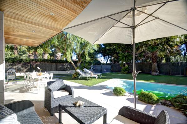 #5192 - Villa Tarantino | Holiday Rentals | Hello Homes Sitges
