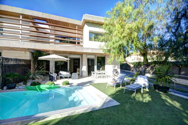 #5194 - Villa Tarantino | Holiday Rentals | Hello Homes Sitges