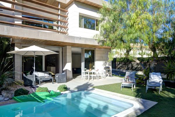 #5197 - Villa Tarantino | Holiday Rentals | Hello Homes Sitges