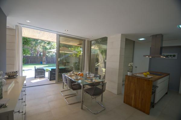 #5201 - Villa Tarantino | Holiday Rentals | Hello Homes Sitges