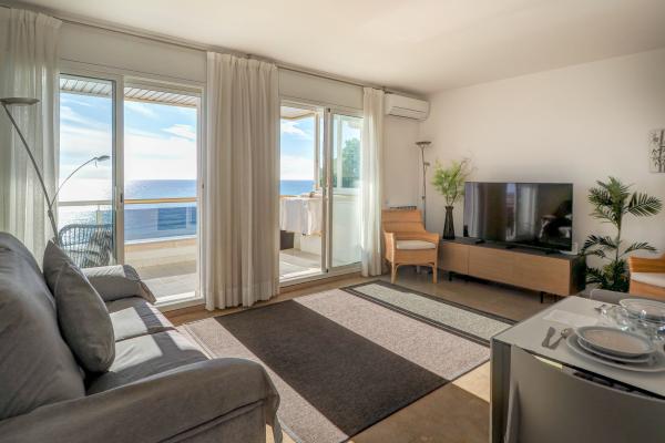 #52367 - Ocean Skyline Penthouse | Lomavuokraus | Hello Homes Sitges