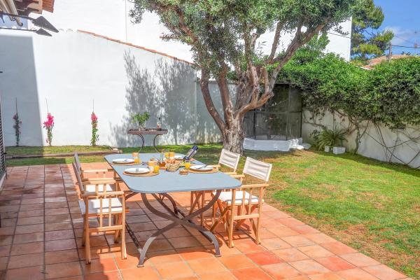#52528 - Villa Nirvana | Holiday Rentals | Hello Homes Sitges