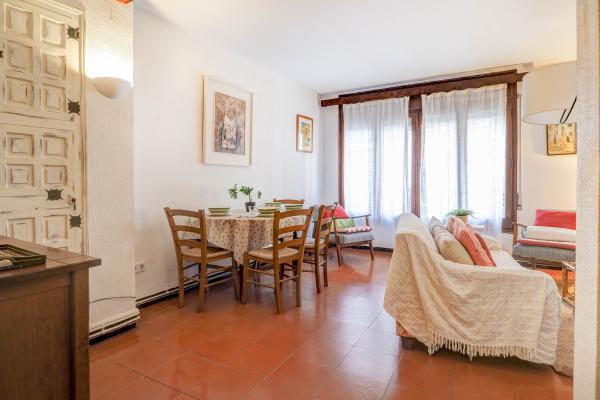 #53289 - Red Velvet Apartment | Alquiler Vacacional | Hello Homes Sitges