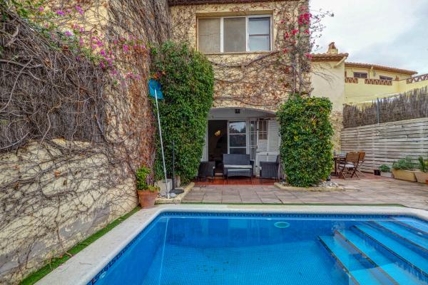 #54244 - Masia Las Torres | Holiday Rentals | Hello Homes Sitges