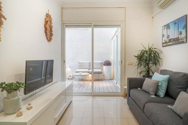 #54529 - White Center Apartment | Lomavuokraus | Hello Homes Sitges