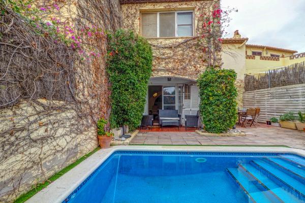 #54869 - Masia Las Torres | Alquiler Vacacional | Hello Homes Sitges