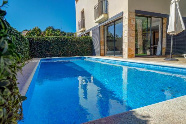 #55303 - Sunset House | Holiday Rentals | Hello Homes Sitges