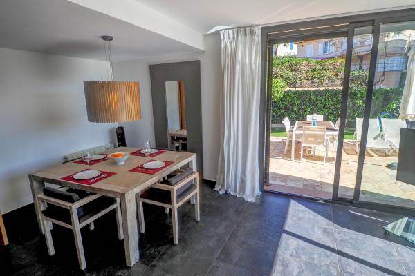 #55329 - Sunset House | Holiday Rentals | Hello Homes Sitges