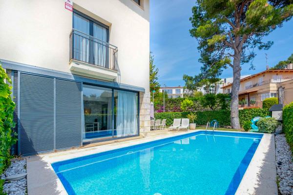 #57727 - Sunset House | Lomavuokraus | Hello Homes Sitges