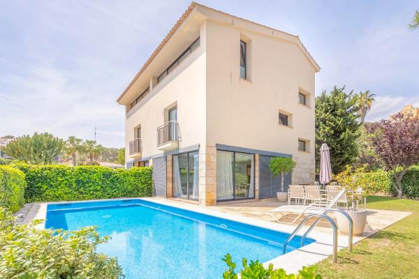 #57728 - Sunset House | Lomavuokraus | Hello Homes Sitges