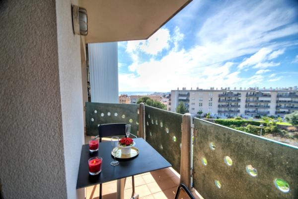 #5808 - Alicia Apartment | Holiday Rentals | Hello Homes Sitges