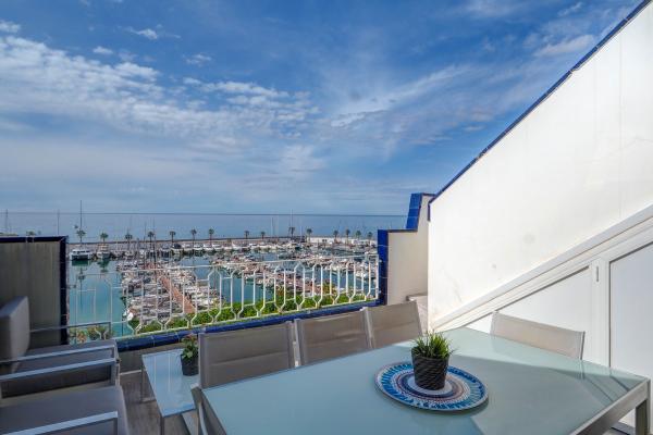 #58296 - The Moonlight Sea View | バケーションレンタル | Hello Homes Sitges