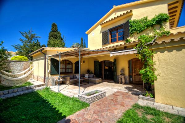 #6070 - Dream House | Holiday Rentals | Hello Homes Sitges