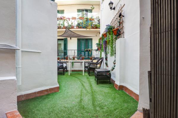 #60884 - Charming Patio | Alquiler Temporada | Hello Homes Sitges