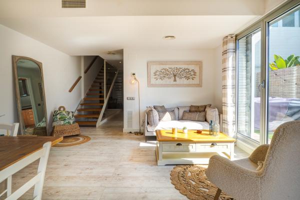 #63052 - Sea Horizon House | Vakantieverhuur | Hello Homes Sitges