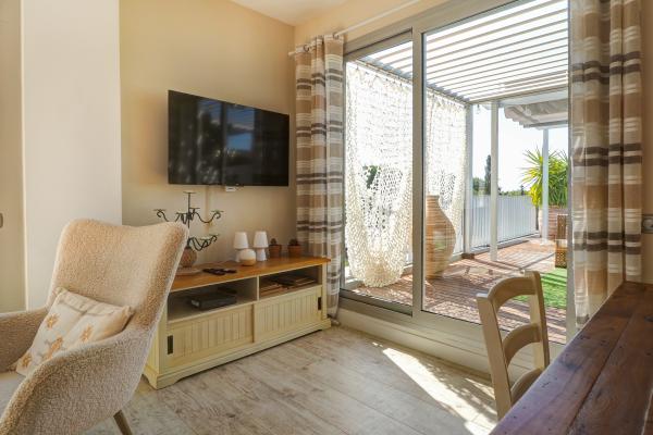 #63056 - Sea Horizon House | Vakantieverhuur | Hello Homes Sitges