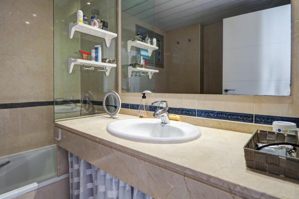 #63067 - Sea Horizon House | Vakantieverhuur | Hello Homes Sitges