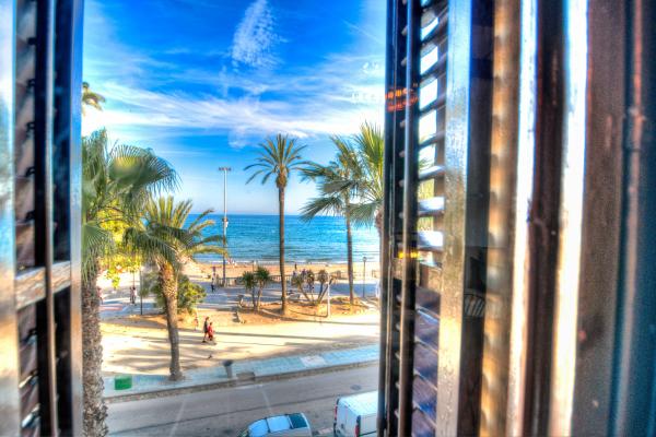 #6325 - Las Ventanas Sea Front | Ferieudlejning | Hello Homes Sitges