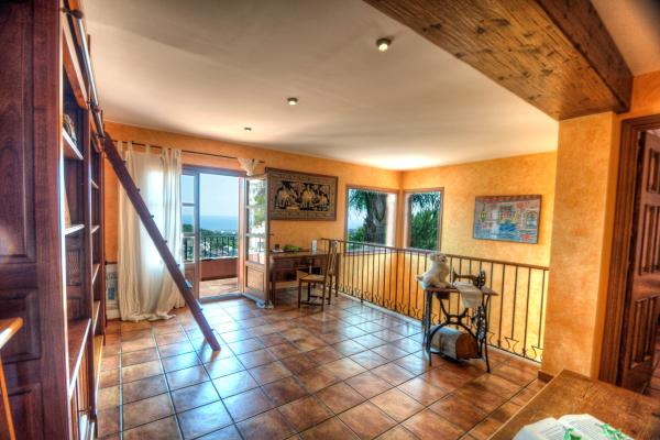 #6334 - Villa Teresa | Holiday Rentals | Hello Homes Sitges