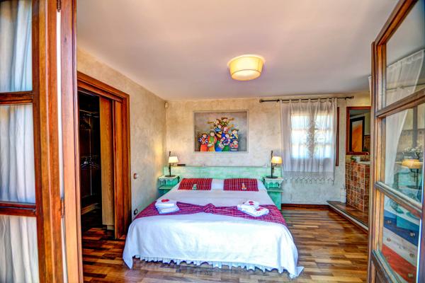 #6336 - Villa Teresa | Holiday Rentals | Hello Homes Sitges