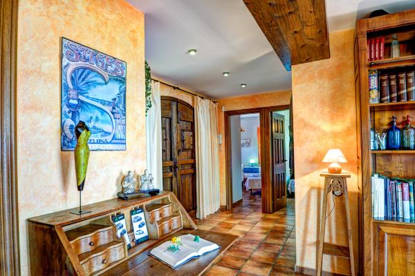 #6338 - Villa Teresa | Holiday Rentals | Hello Homes Sitges