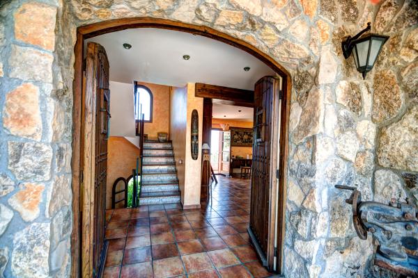 #6340 - Villa Teresa | Holiday Rentals | Hello Homes Sitges