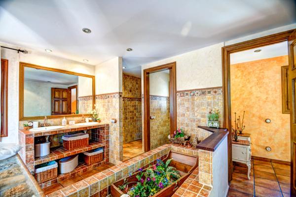 #6342 - Villa Teresa | Holiday Rentals | Hello Homes Sitges