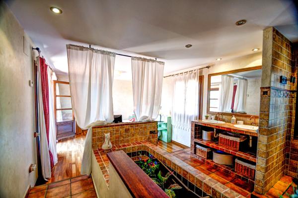 #6347 - Villa Teresa | Holiday Rentals | Hello Homes Sitges