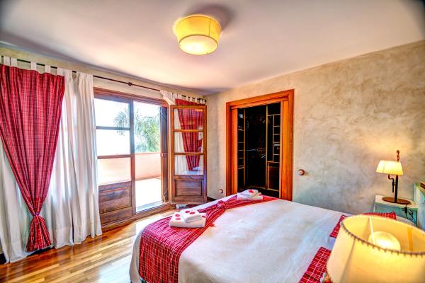 #6353 - Villa Teresa | Holiday Rentals | Hello Homes Sitges