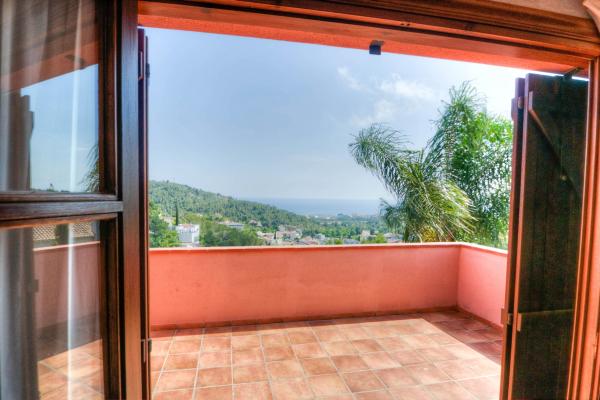 #6356 - Villa Teresa | Holiday Rentals | Hello Homes Sitges