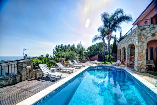 #6359 - Villa Teresa | Holiday Rentals | Hello Homes Sitges