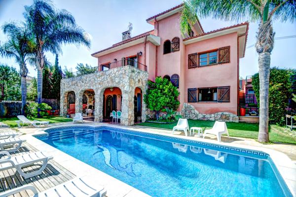 #6362 - Villa Teresa | Holiday Rentals | Hello Homes Sitges