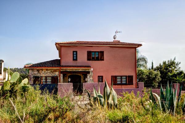 #6364 - Villa Teresa | Holiday Rentals | Hello Homes Sitges