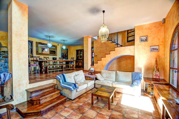 #6367 - Villa Teresa | Holiday Rentals | Hello Homes Sitges