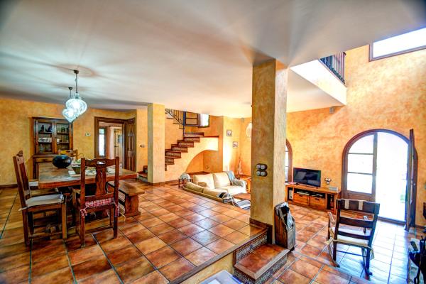 #6368 - Villa Teresa | Holiday Rentals | Hello Homes Sitges