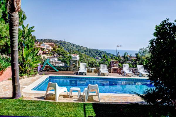 #6370 - Villa Teresa | Holiday Rentals | Hello Homes Sitges