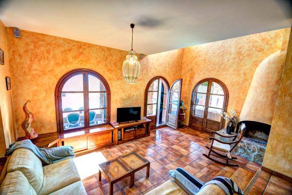 #6376 - Villa Teresa | Holiday Rentals | Hello Homes Sitges