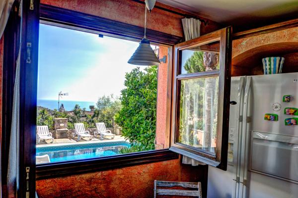 #6378 - Villa Teresa | Holiday Rentals | Hello Homes Sitges
