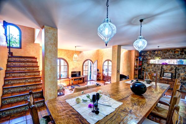 #6380 - Villa Teresa | Holiday Rentals | Hello Homes Sitges