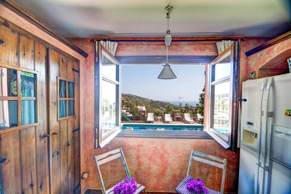 #6381 - Villa Teresa | Holiday Rentals | Hello Homes Sitges