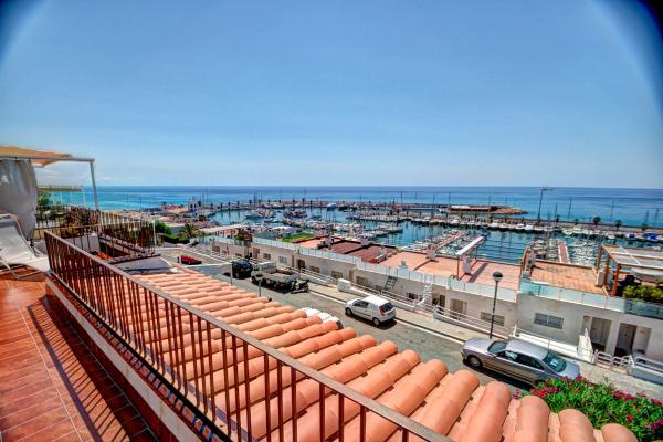 #6743 - AMAZING DUPLEX AIGUADOLC | Ferieudlejning | Hello Homes Sitges