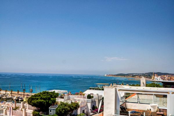#6751 - AMAZING DUPLEX AIGUADOLC | Ferieudlejning | Hello Homes Sitges