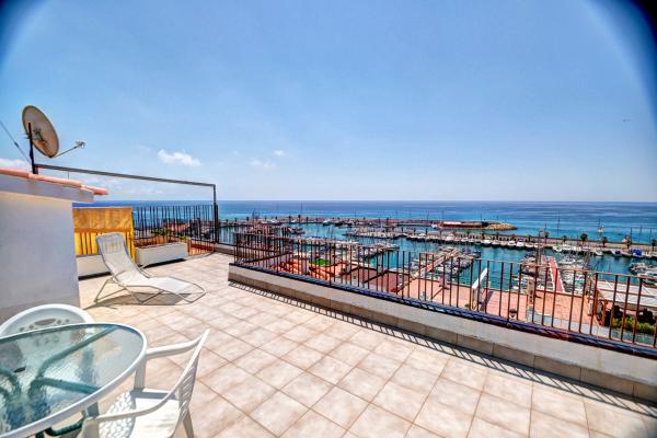#6755 - AMAZING DUPLEX AIGUADOLC | Ferieudlejning | Hello Homes Sitges