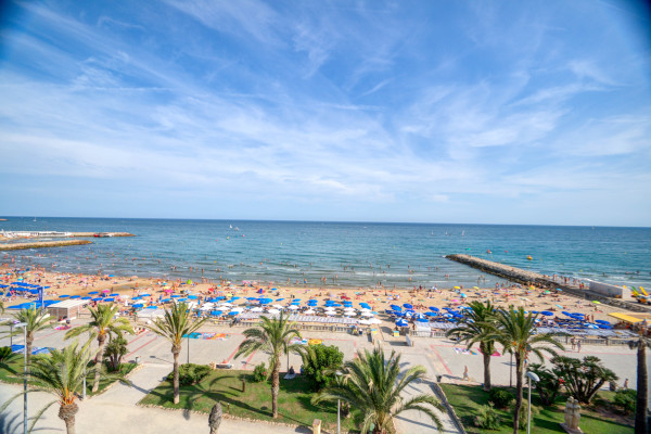 #6938 - Blue sea front | Ferieudlejning | Hello Homes Sitges