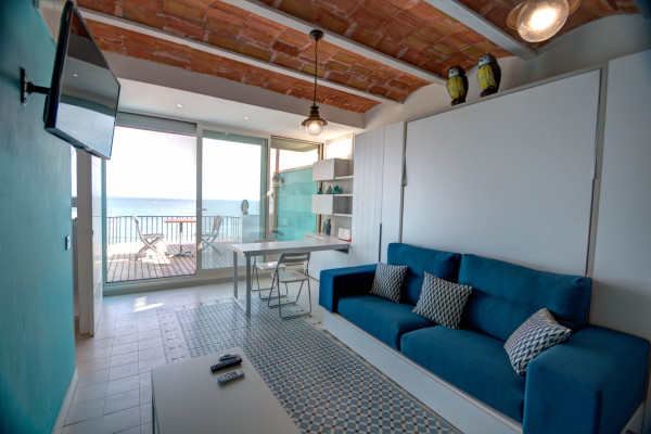 #6948 - Blue sea front | Ferieudlejning | Hello Homes Sitges