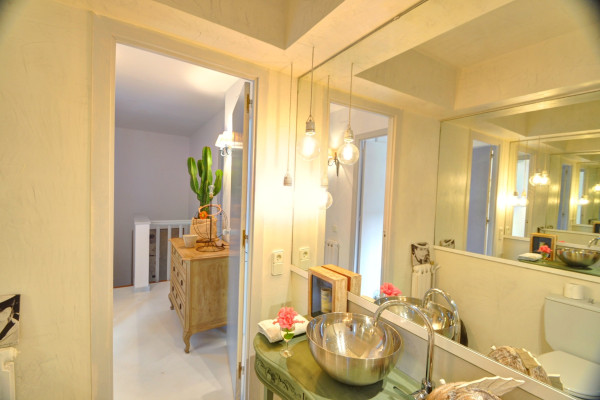 Modern, Well-Appointed Room