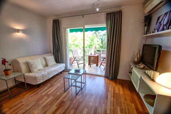 #6986 - Malkovich 1BR | Holiday Rentals | Hello Homes Sitges