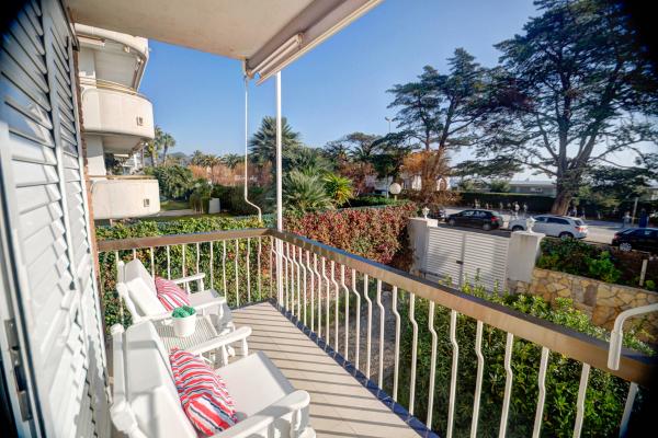 #7054 - Sea Breeze Apartment | Holiday Rentals | Hello Homes Sitges