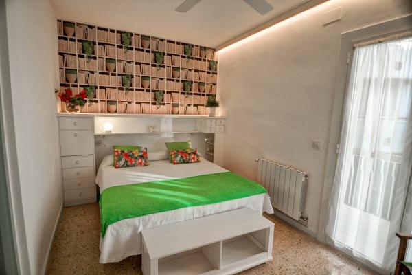 #7055 - Sea Breeze Apartment | Holiday Rentals | Hello Homes Sitges